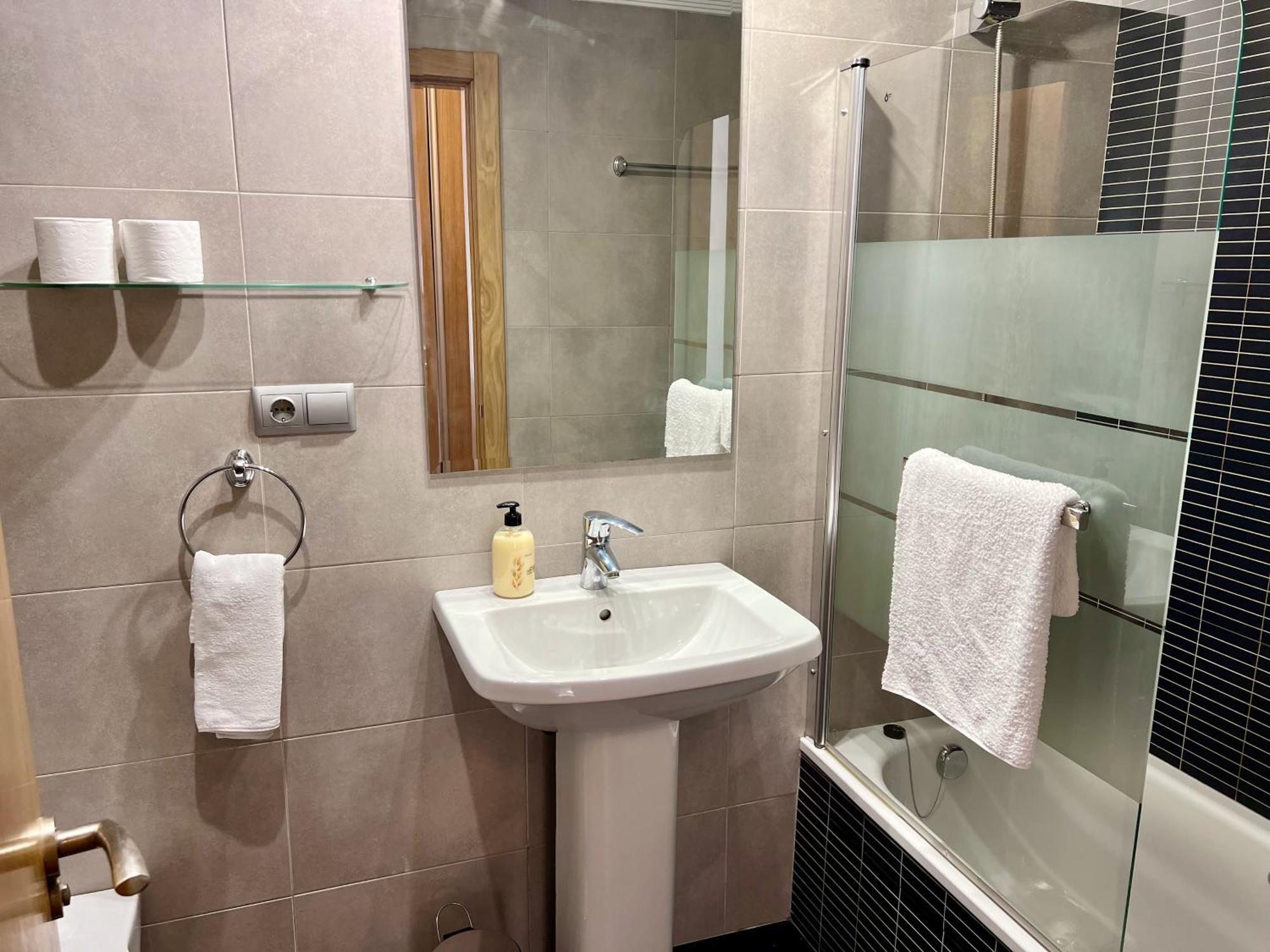 Apartamento Europa Jardin Oviedo Buitenkant foto